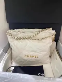 CHANEL ホワイト キルティング ショルダーバッグ