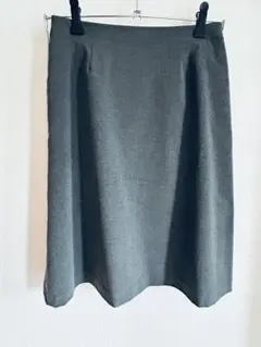 UNIQLO グレー フレアスカート タック入り