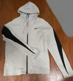 Reebok グレー フルジップパーカー XO