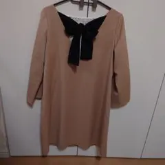 Bon mdercerie　ボンメルスリー☆バックリボン付ベージュワンピースのサムネイル