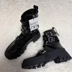 新品✨ZARA バックル トラックソール ショート アンクルブーツ　ブラック