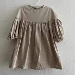 ベージュのワンピース