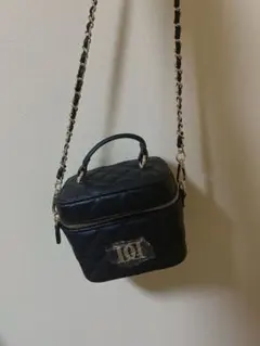 ダーリッチ バニティ 黒 キルティングスクエアミニバッグ ゴールドパーツ