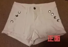 【1点のみ出品】白パンツ　ショート　金ボタン付き　前太もも気になる方も着用可