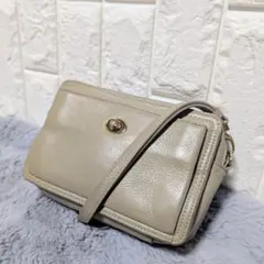【美品】nouer ヌエール ショルダーバッグ　レザー ターンロックのサムネイル