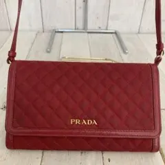 PRADA プラダ ショルダーウォレット キルティング レザー レッド色