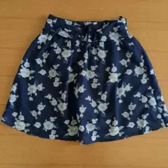 MAJESTIC LEGON の M サイズ 紺色花柄スカート