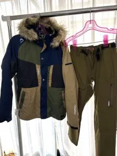 ワークマン　防風防寒2WAYジャケットパンツ 上下セットのサムネイル