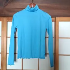 coca タートルネックカットソー水色