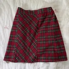 赤と緑のチェック柄台形スカート