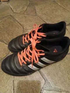 adidas サッカーシューズ ブラック/オレンジ サイズ9 US