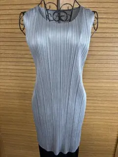 極美品✨PLEATS PLEASE チュニック　ライトグレー　ノースリーブ PLEATS PLEASE BASICSノースリーブライトグレー タグ付サイズ5 - メルカリ