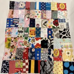 296 カットクロス　生地　7cm カラフル　パッチワーク　四角つなぎ　花柄