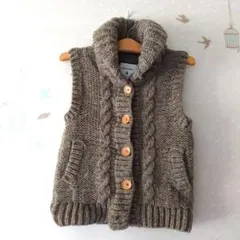 グレー ケーブル編み ニットベスト