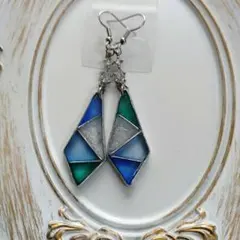 ステンドグラス風 幾何学模様レジン ピアス ブルー グリーン