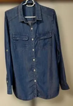 ダークブルー ボタン付き長袖シャツ