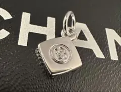 CHANEL ココマーク スクエア チャーム シルバーのサムネイル