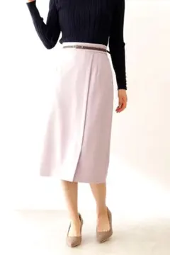 ベルト付きフロントタックタイトスカート