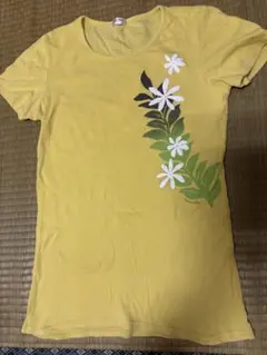 花柄イエローTシャツ