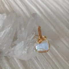ムーンストーン ゴールドワイヤーペンダント