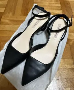 ブラックレザー ポインテッドトゥパンプス