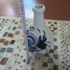 青い花柄 陶器の花瓶