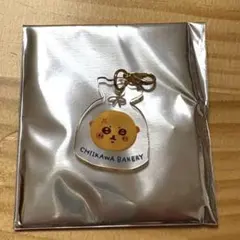 【匿名配送】 ちいかわベーカリー アクリルチャーム　ラッコ