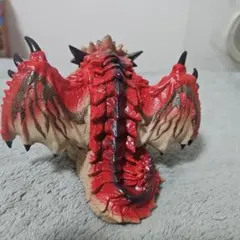 赤いドラゴン型フィギュア モンハン　モンスターハンター
