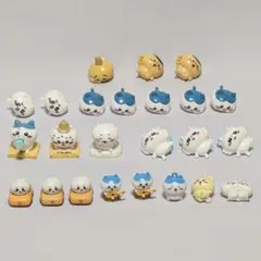 【ちいかわ】　びっくらたまご16体 ＆ バスボール8体のサムネイル
