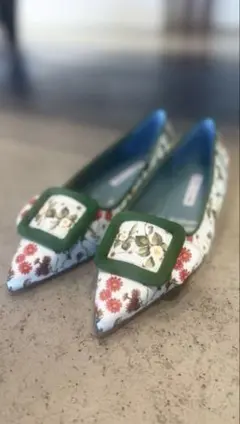 新品同様☆MANOLO BLAHNIK フラットシューズ 花柄のサムネイル
