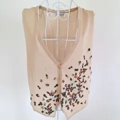 ◆未使用◆ベージュ◆花◆刺繍◆ニット◆ベスト◆M◆