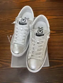 97. 新品　2★STAR ツースターシルバースニーカー　レザー(牛革)製
