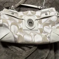 Coach アイボリー ロゴ柄 ショルダーバッグ