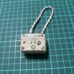JILL STUART ミニブローチバニティキーホルダー White