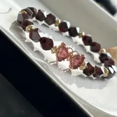 〜トルマリン蝶々&ガーネットブレスレット〜売り切り