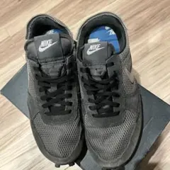 Nike グレー スニーカー