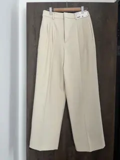 新品未使用 UNIQLO タックワイドパンツ　ツータック　タグ付き