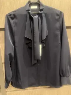 新品タグ付きTOMORROWLANDボウタイブラウス　ネイビー　セレモニー