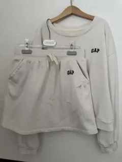 GAP ロゴトレーナースカートセットアップ