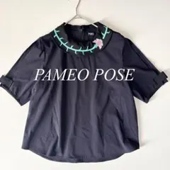 PAMEO POSE 刺繍カラーブラウス カーネーション ネイビー 半袖のサムネイル