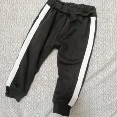 黒 パンツ