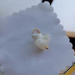 シェル　ペンダントトップ　ゴールドカラー