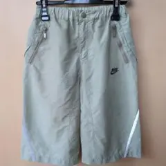 Nike 薄手ライトカーキ ハーフパンツ