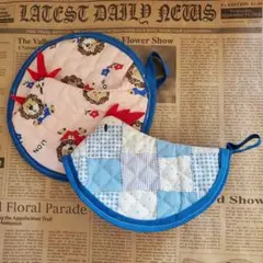 ハンドメイド 鶏型 鍋つかみ 鍋敷き青ピンク 2個セット ニワトリのサムネイル