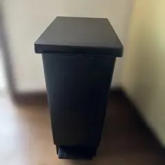 ペダル式ゴミ箱 ブラック