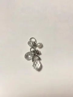 クリスタルとパールのピアスチャーム