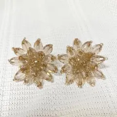 大ぶりイヤリング クリアピンクベージュ 花モチーフ