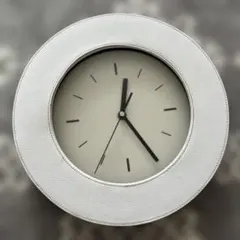 ホワイトレザー調掛時計