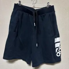 adidas ブラックショートパンツ