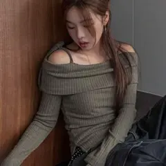 Dazy オフショルダー Tシャツ Mサイズ オリーブグリーン